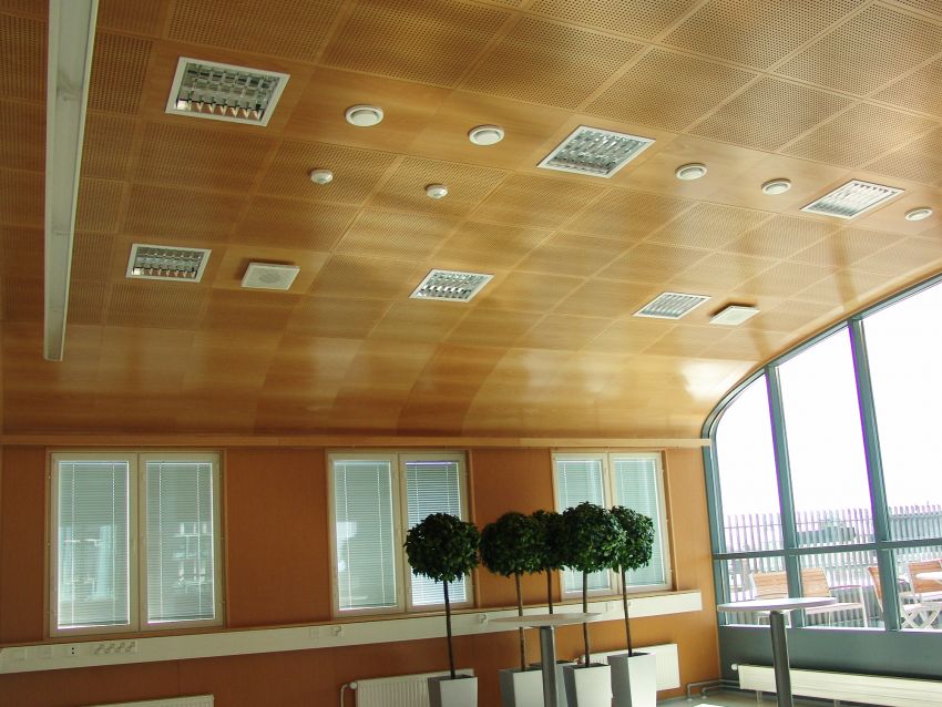 The wall and ceiling are connected to the curved Elam Form plate.